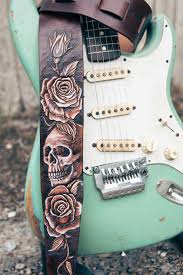 Bí Quyết Trở Thành Nghệ Sĩ Đệm Hát Với Skull Guitar 