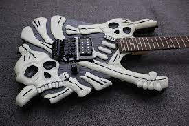 Bí Quyết Trở Thành Nghệ Sĩ Đệm Hát Với Skull Guitar 